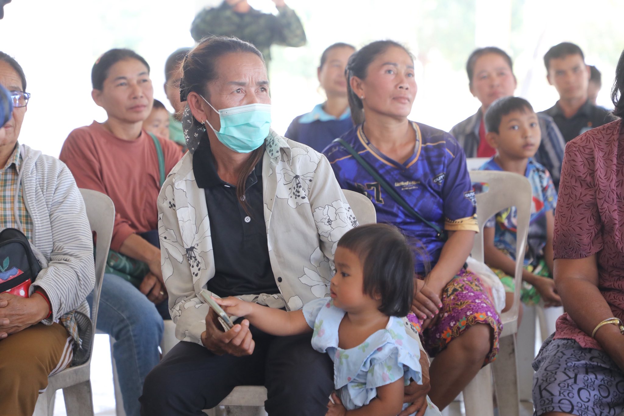 title - เลขาฯ ส.ป.ก. รุดให้กำลังใจพี่น้องเกษตรกรในเขตปฏิรูปที่ดินพื้นที่ชายแดนอุบลฯ ใกล้จุดสู้รบเพียง 7 กม.